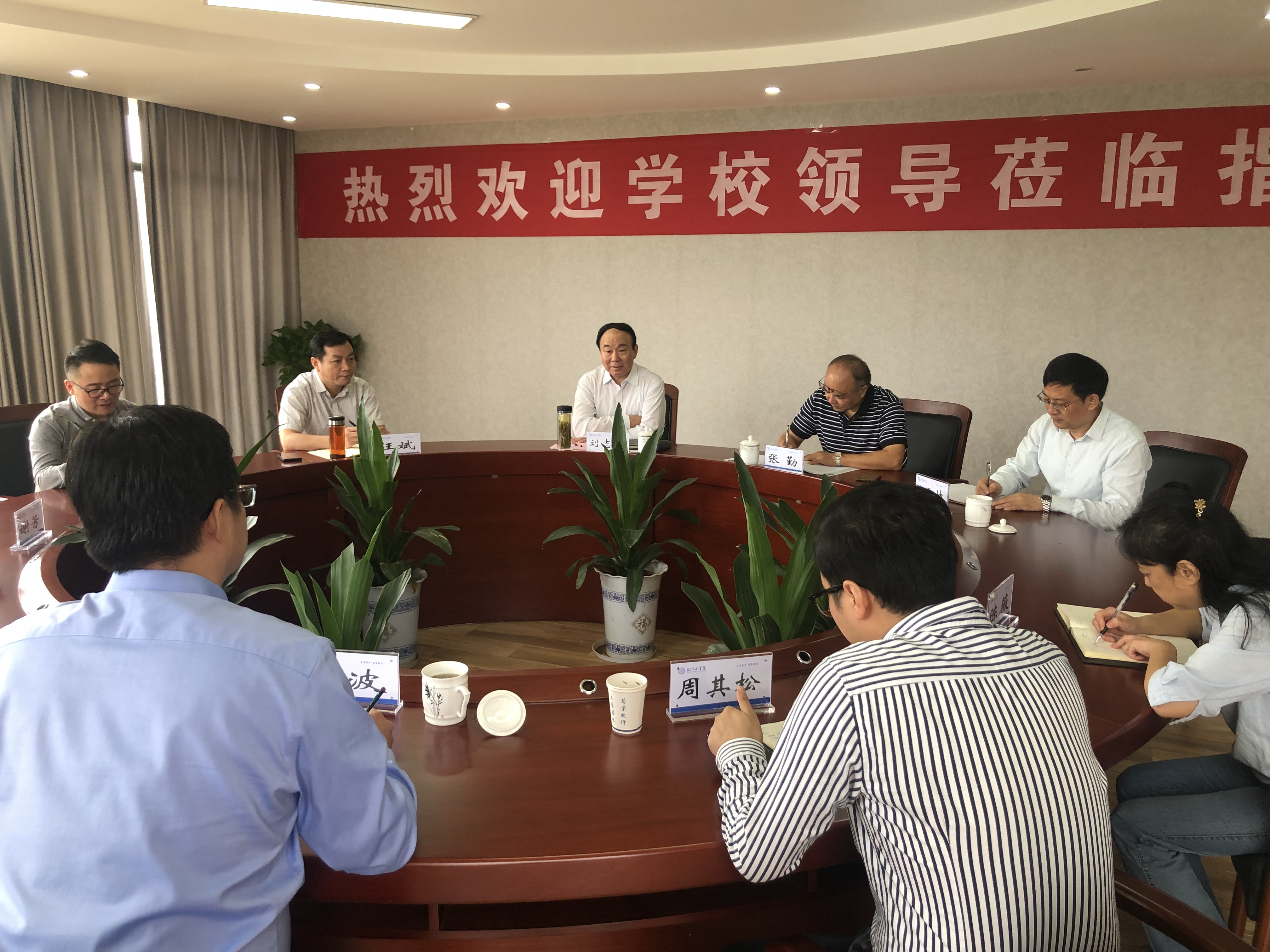 校党委书记刘志祥一行来郑蒲港校区调研开学迎新工作