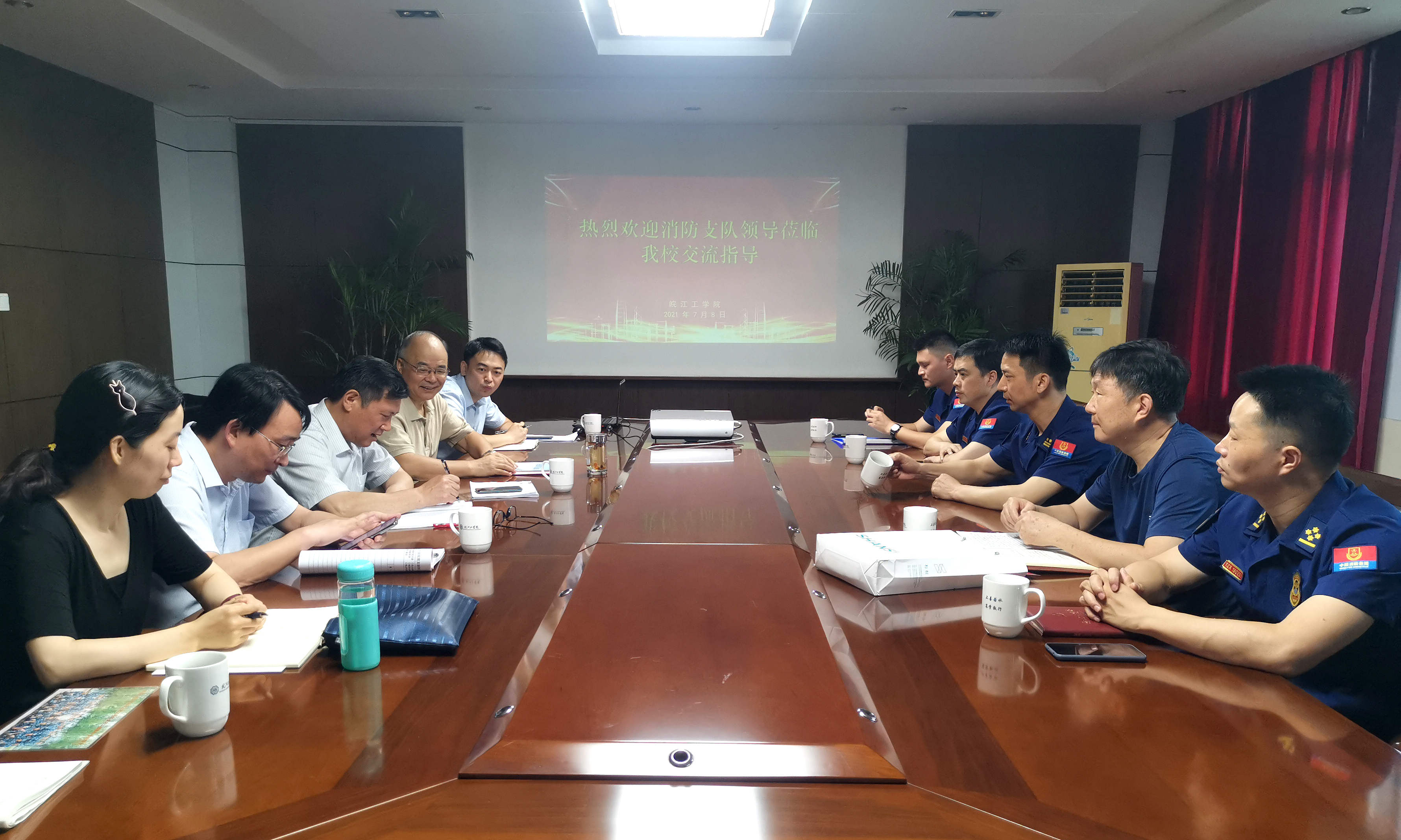 彭迪烈士家属、马鞍山市消防救援支队至我校交流