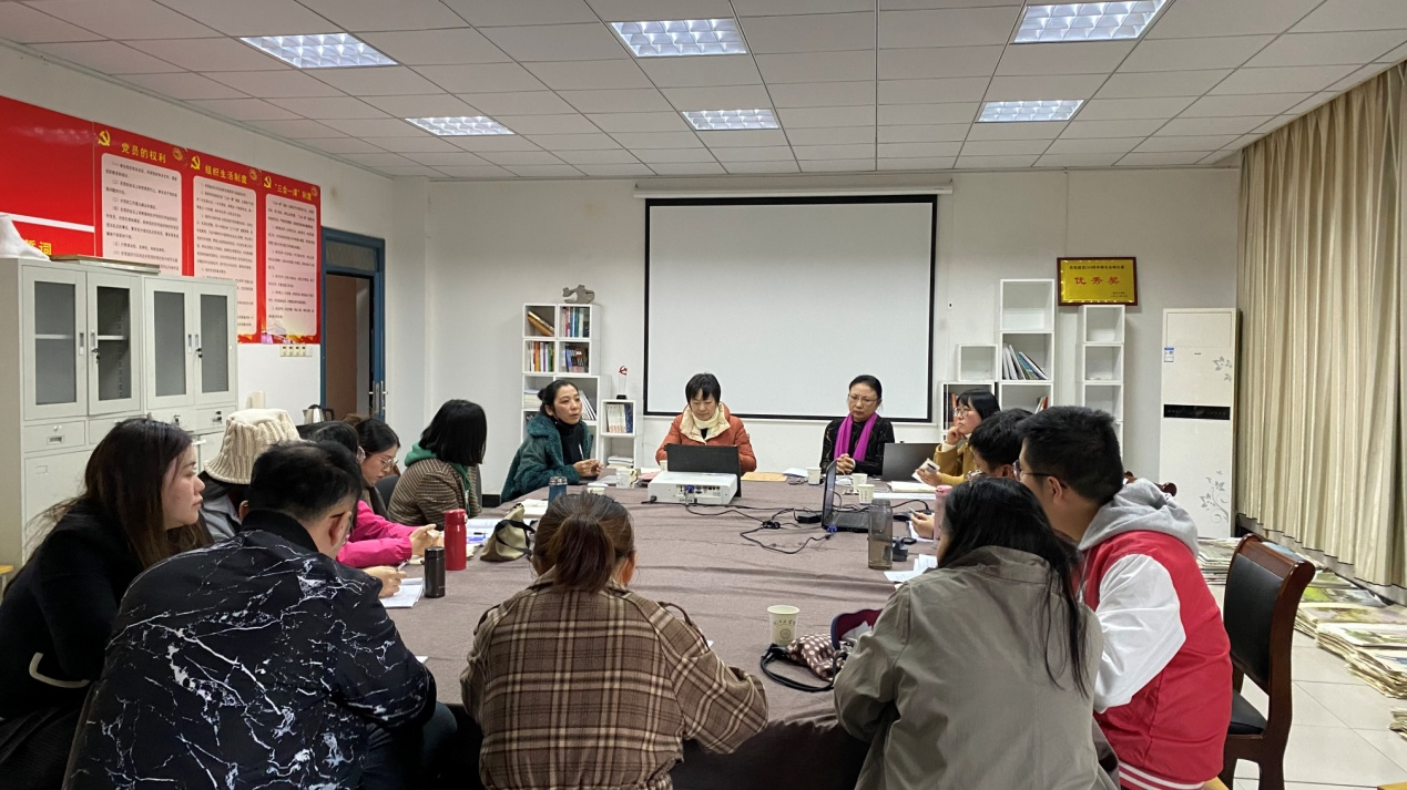 <strong>艺术设计学院召开2021年度年终述职测评会议</strong>