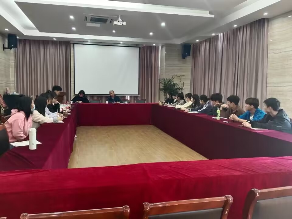 <strong>土木院在郑蒲港校区召开期中教学检查2022级学生座谈会</strong>