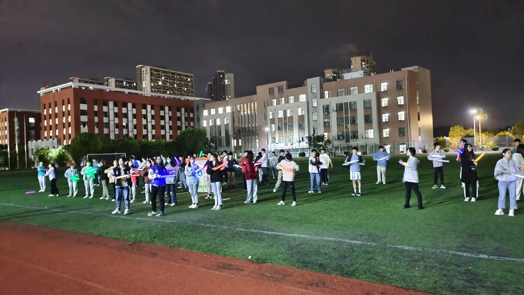<strong>20级交通荧光夜跑活动——用青春点亮星空</strong>