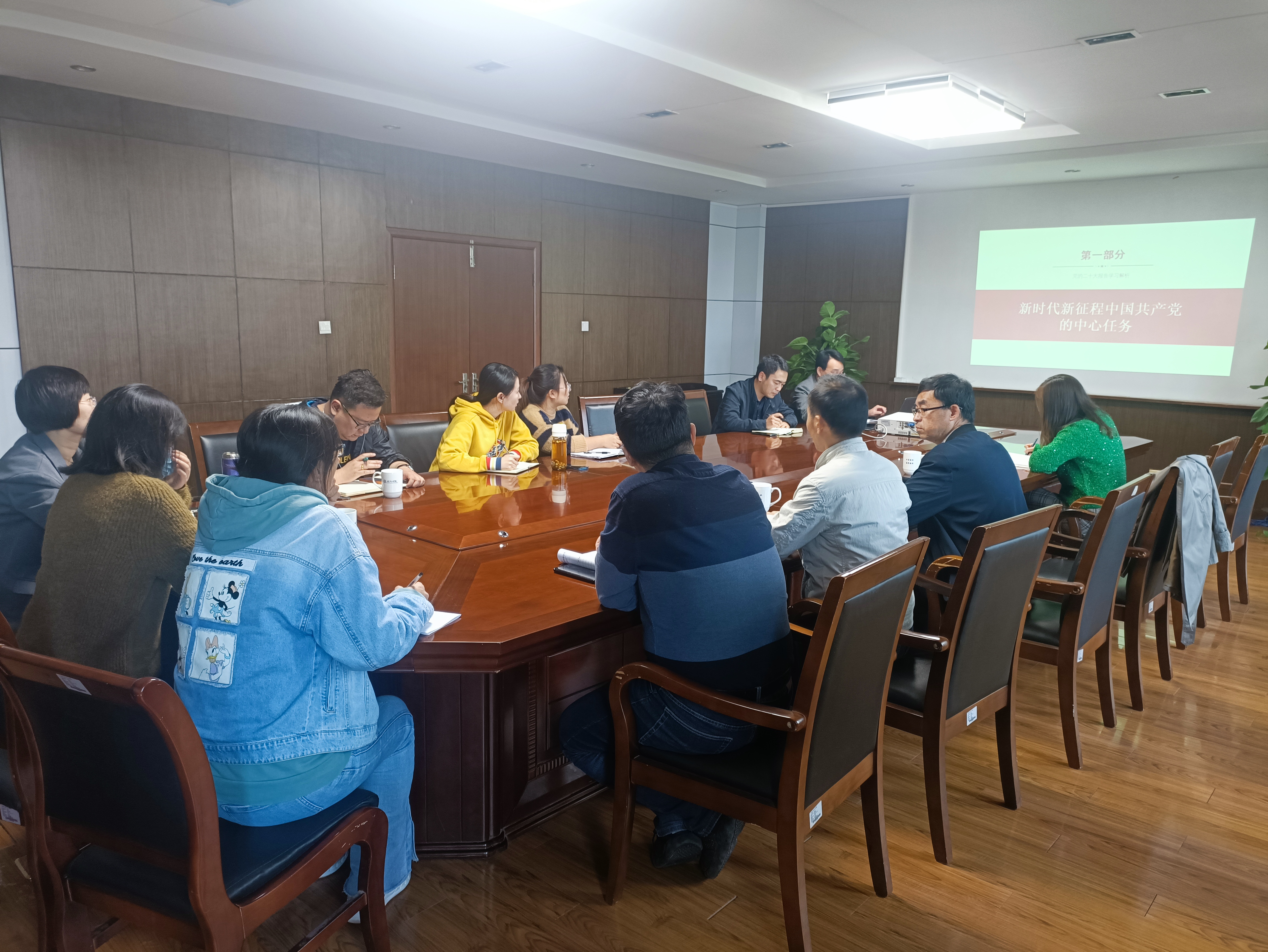 机关总支组织学习党的二十大报告