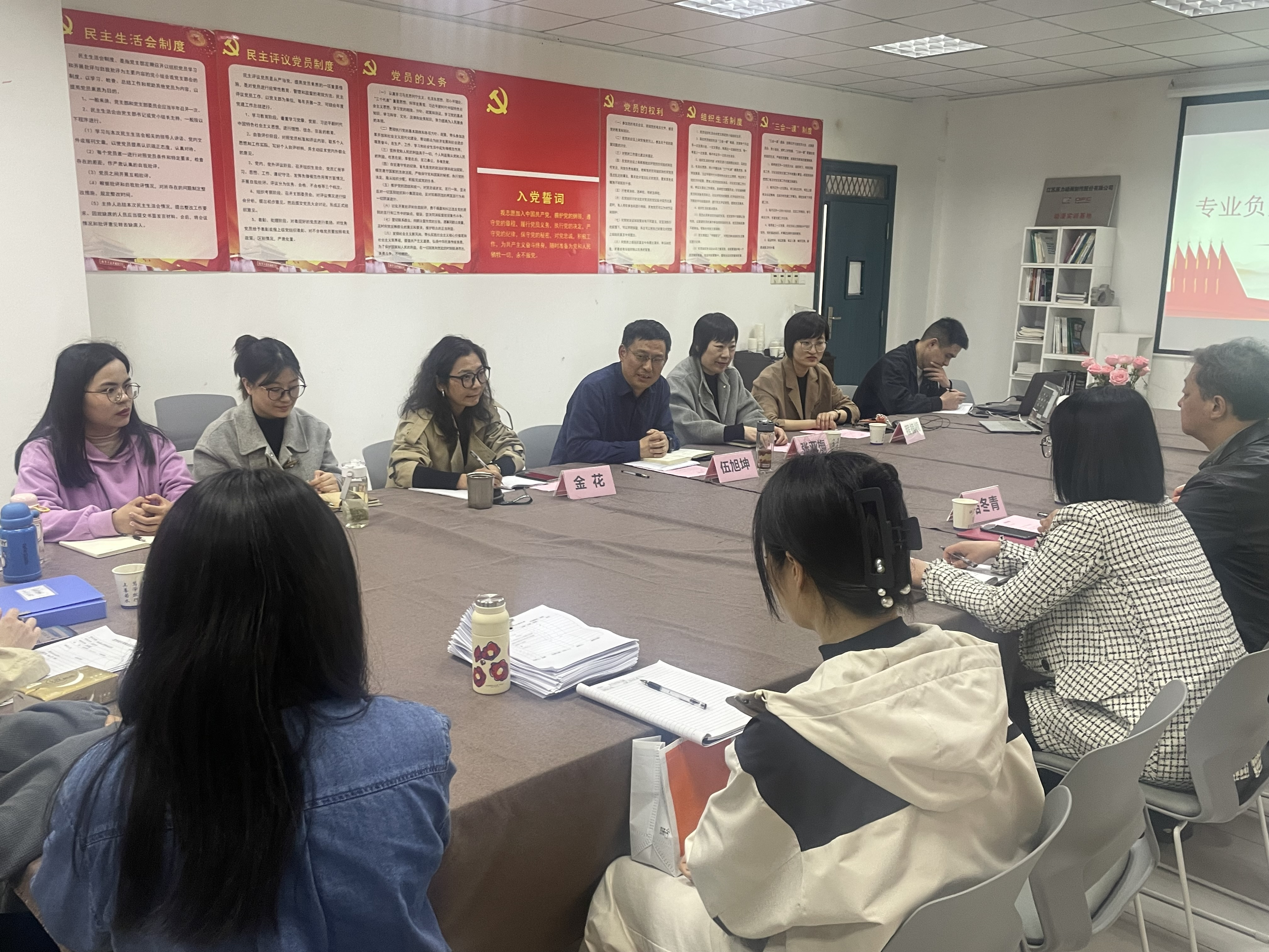 <strong>艺术设计学院召开专业负责人与教师见面交流会</strong>