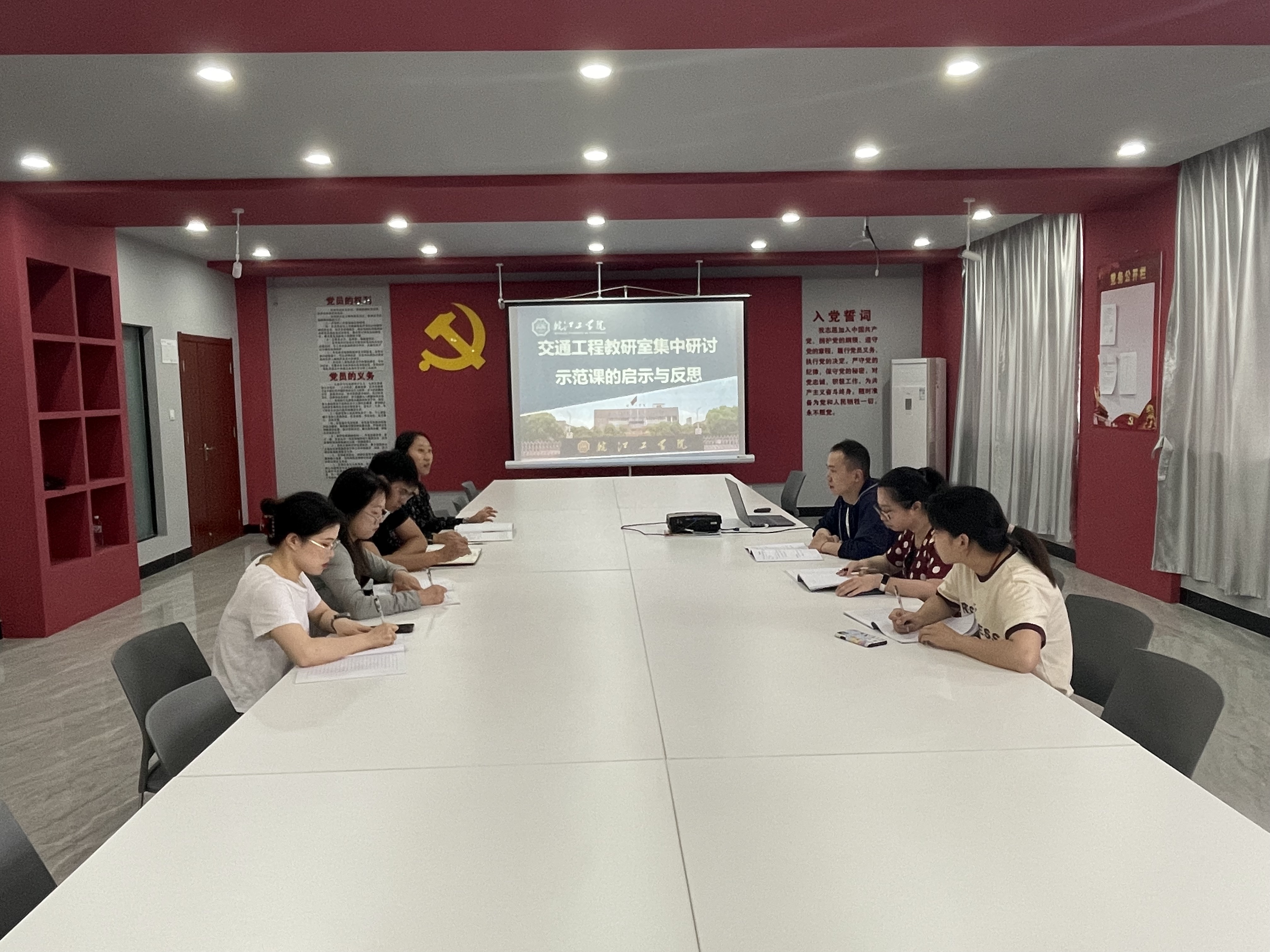 <strong>土木工程学院交通工程教研室开展教学研讨活动</strong>