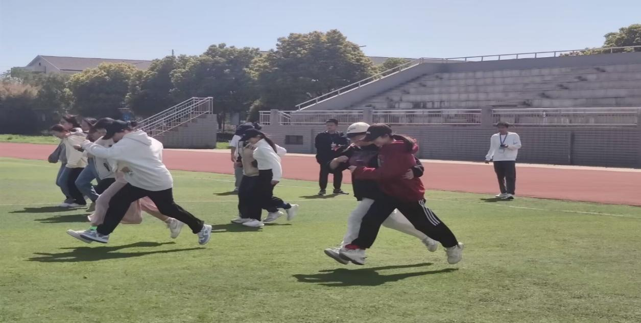 “跑进春天，活力满满”趣味运动会圆满结束