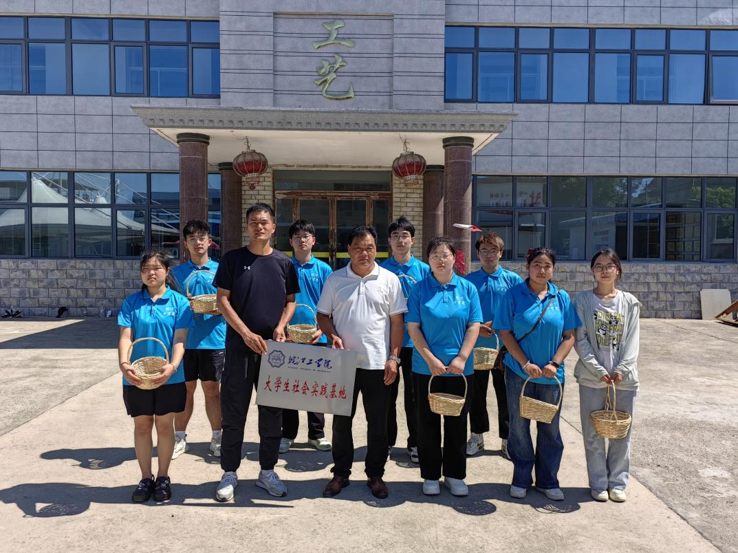 走进黄岗非遗，发扬王家坝精神 ——传承优秀文化，担当时代责任