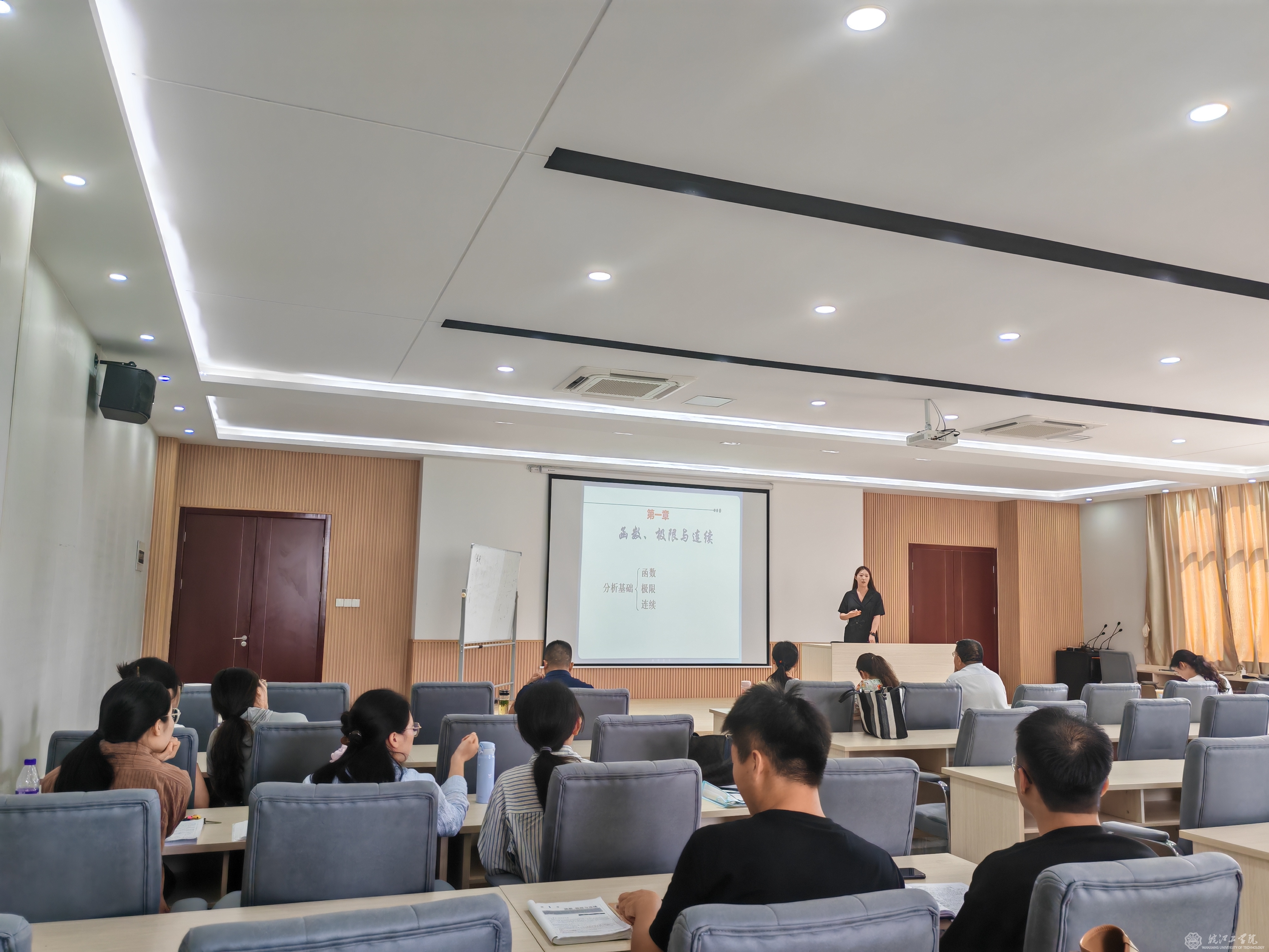 新师试讲展风采，扬帆起航新学期——通识教育学院举办2024-2025-1学期新教师试讲活动