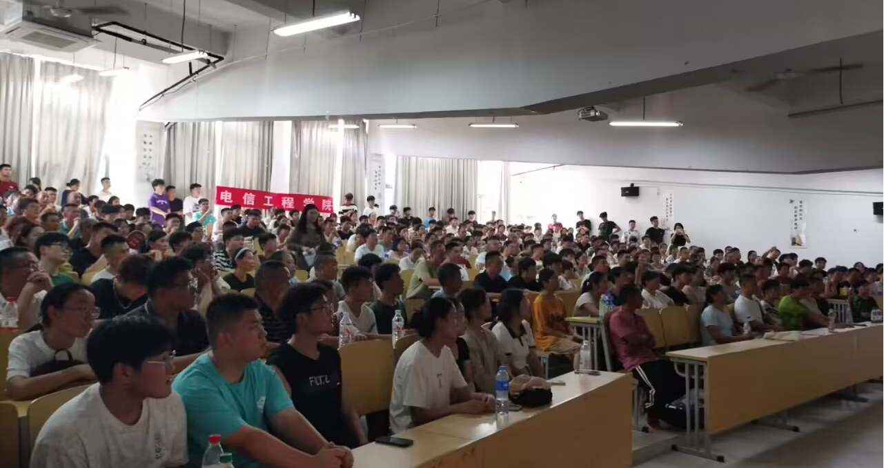 家校融合谋发展，携手并进育新人 ——电信工程学院召开2024级新生家长会