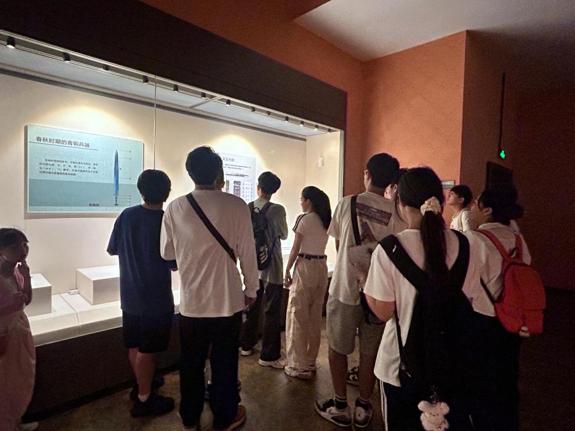 <strong>暑期“三下乡”社会实践（二十）：一剪一砸绘一画，一锤一撞凝一油</strong>