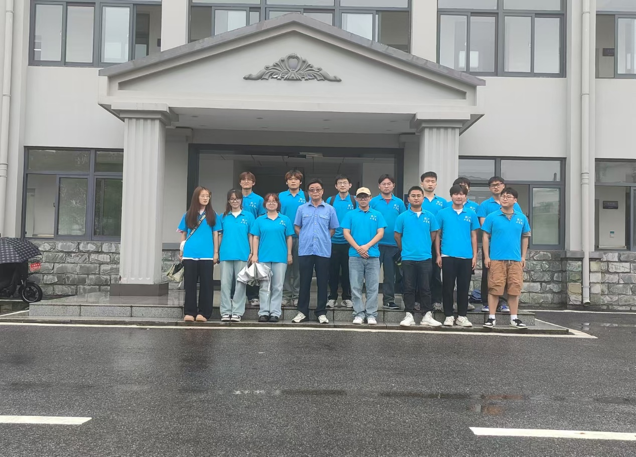 <strong>暑期“三下乡”社会实践（六十二）：深入芜湖机务段，探寻铁路发展新动力</strong>