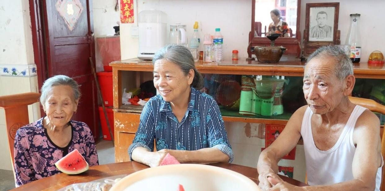 <strong>暑期“三下乡”社会实践（四十四）：关爱老人，温暖乡村</strong>