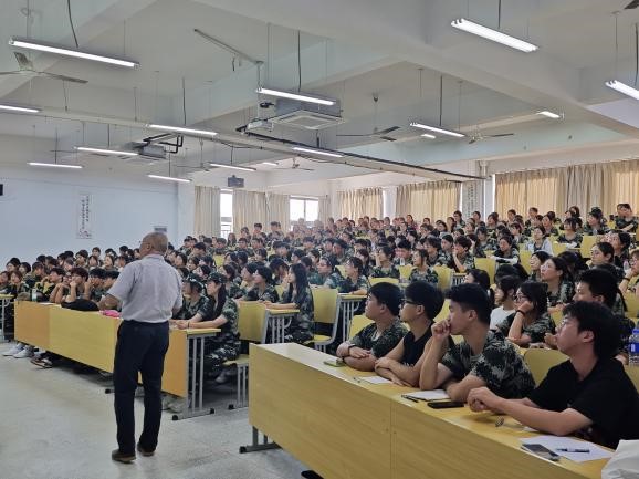 入党启蒙筑初心 青春向党续华章