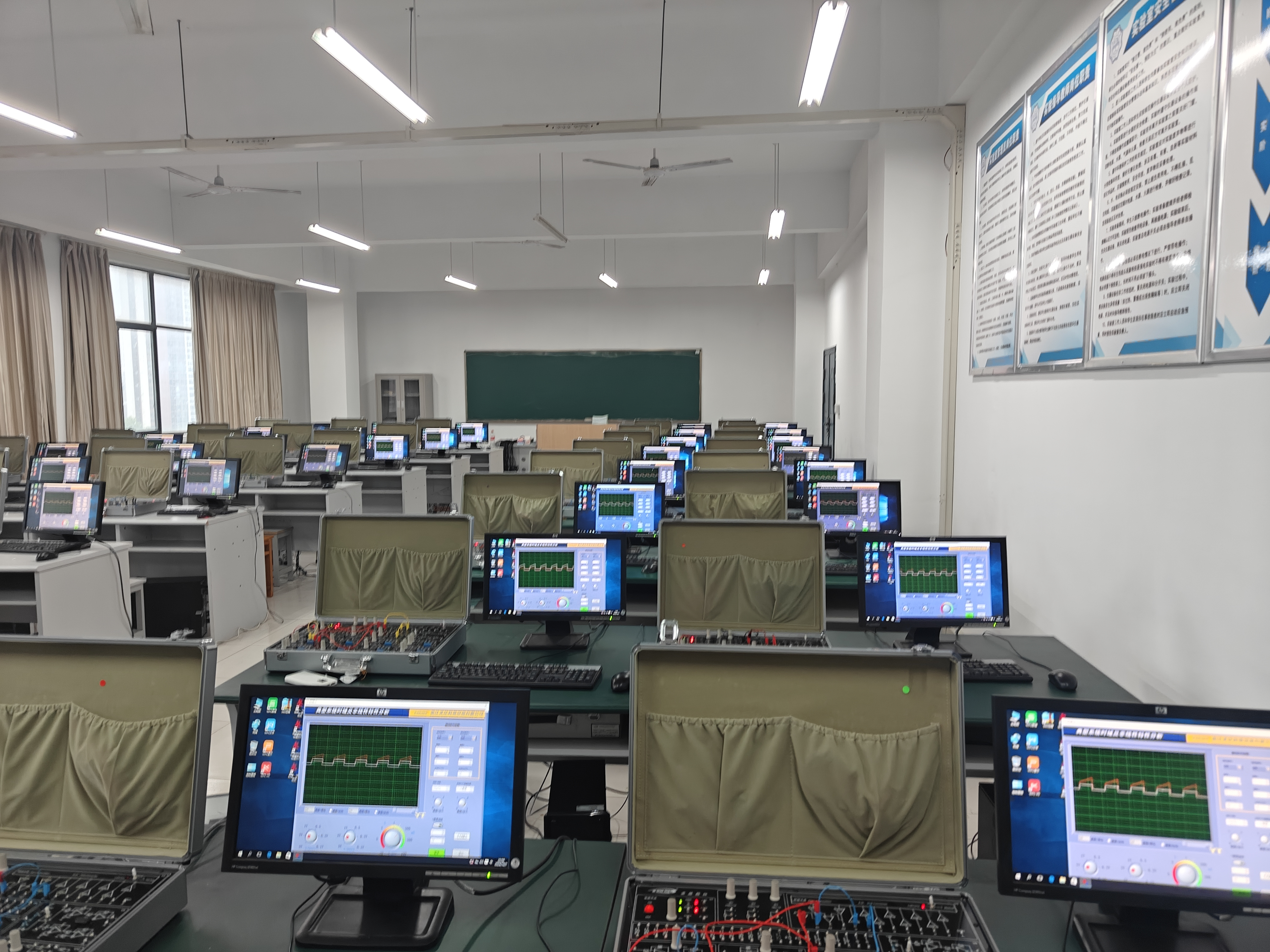  电信工程学院稳步推进实验室建设