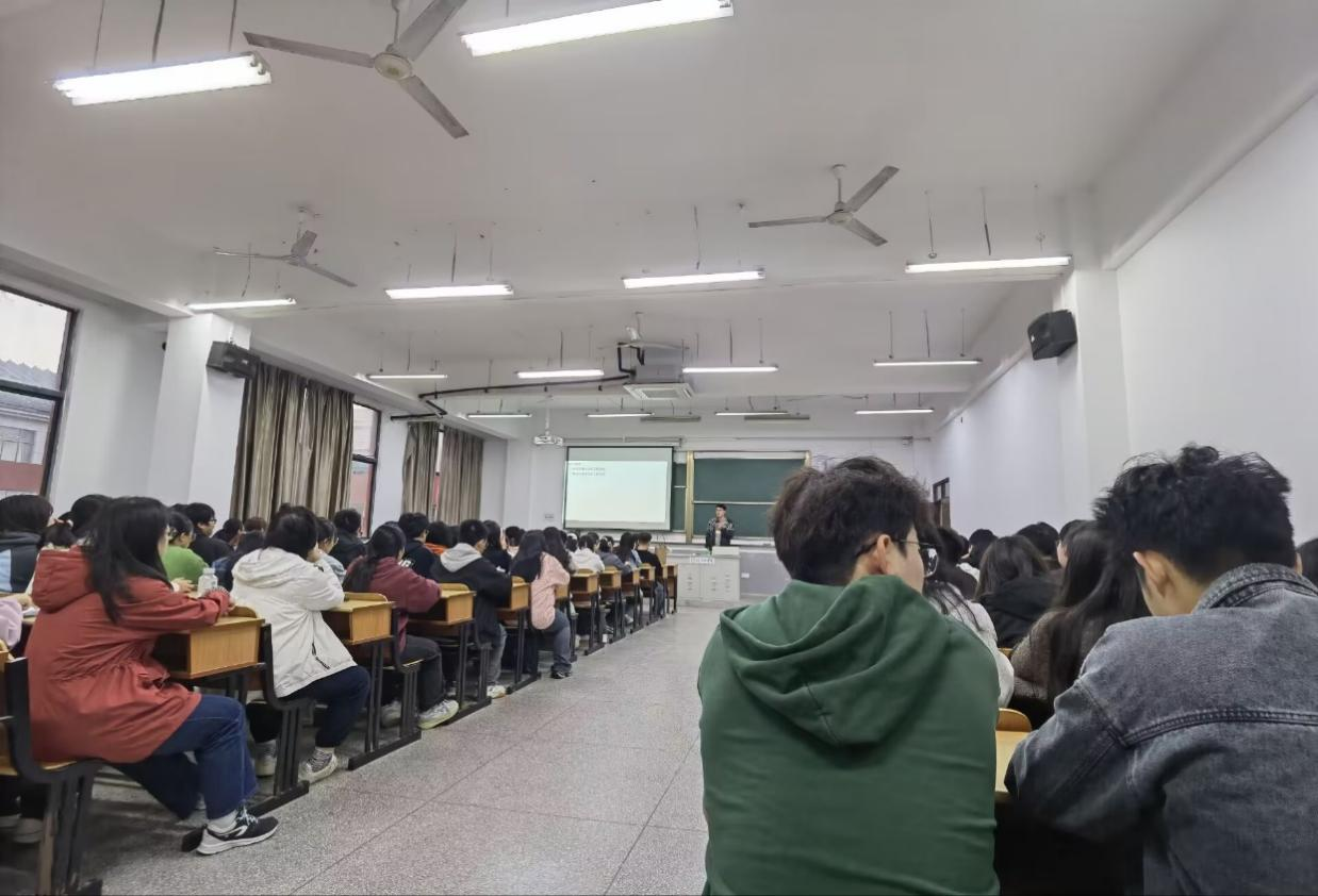 <strong>管理学院22级工程造价专业召开认识实习动员会</strong>