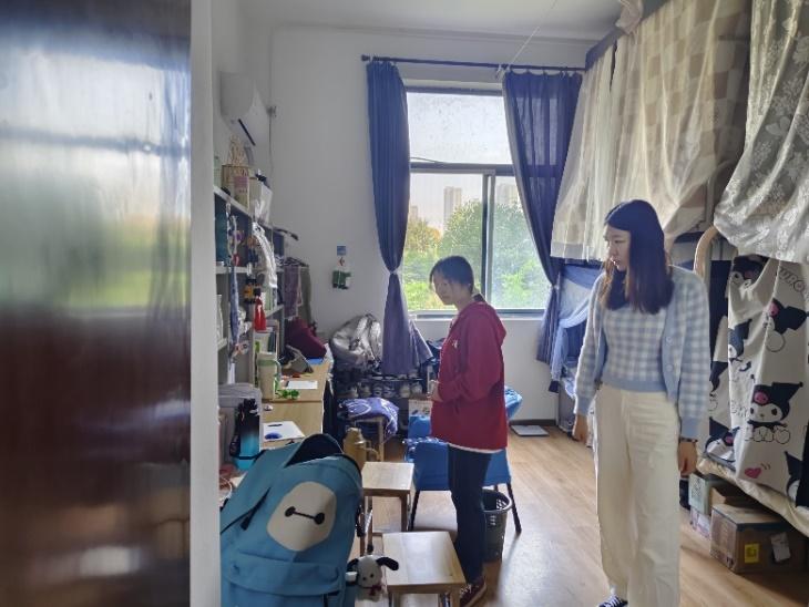 <strong>党建进宿舍 党员领成长——艺术设计学院学生党支部开展入党积极分子宿舍安全卫生检查活动</strong>