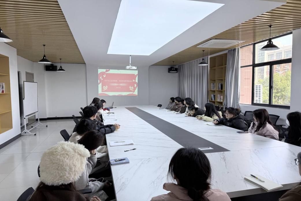 <strong>凝心聚力   艺心同行 ——艺术设计学院召开全体团支书会议</strong>