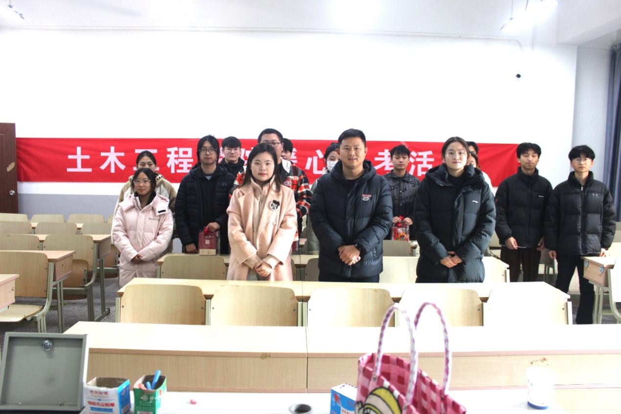 <strong>“研”途相伴 暖心送考 ——土木工程学院组织开展暖心送考活动</strong>