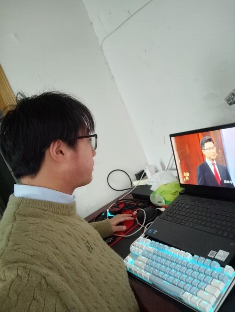 <strong>对标《榜样9》 凝聚奋进新力量 ——土木工程学院学生二支部组织观看《榜样9》专题节目</strong>