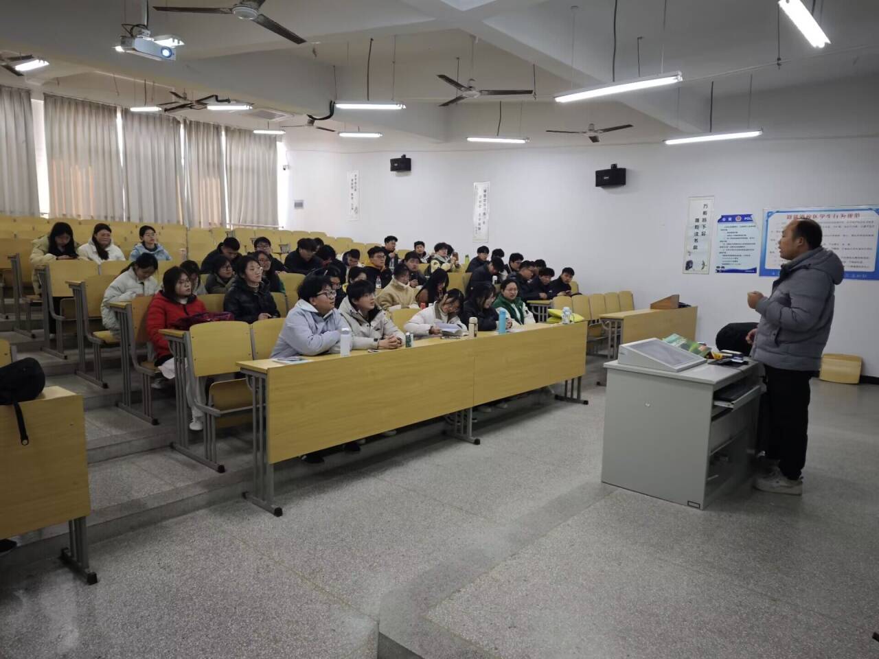 <strong>土木工程学院2024级地信专业召开新学期主题班会</strong>