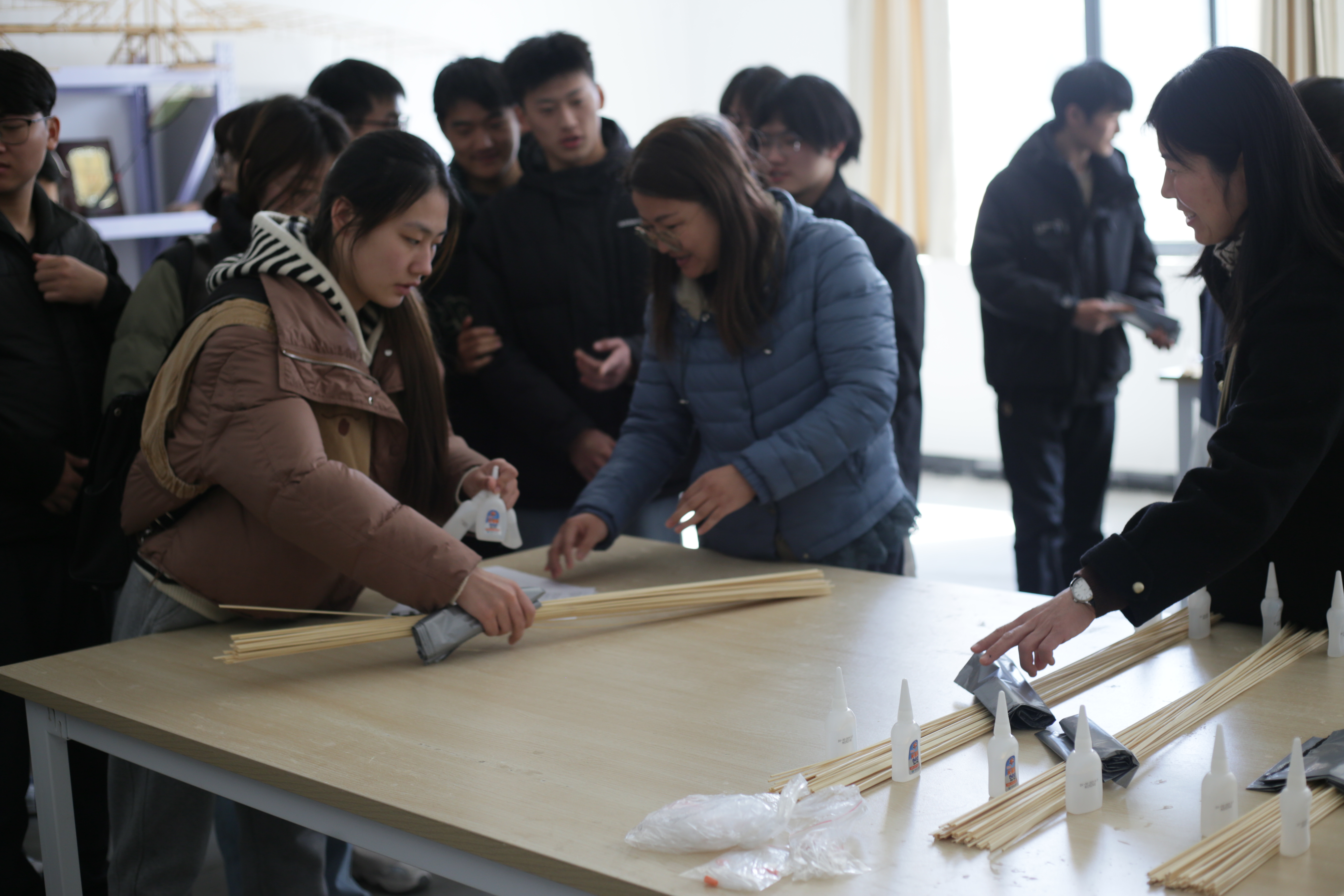 <strong>土木工程学院举办结构设计竞赛赛题解读活动</strong>