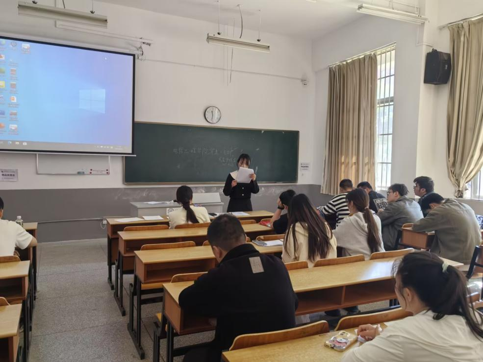 电信工程学院党总支学生党支部召开2024年度组织生活会暨民主评议党员大会