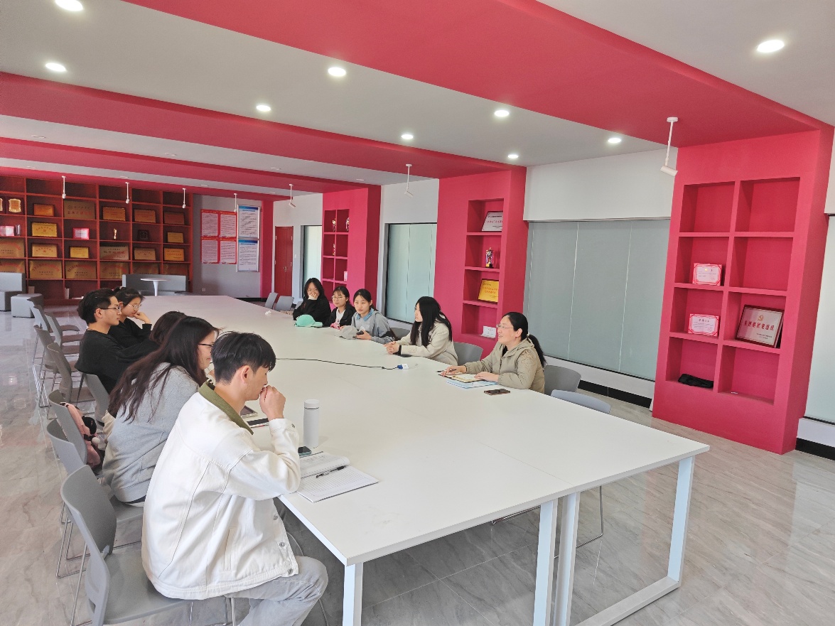 <strong>师生共话发展  共建和谐校园 ——土木工程学院地质工程专业召开期中教学检查师生座谈会</strong>