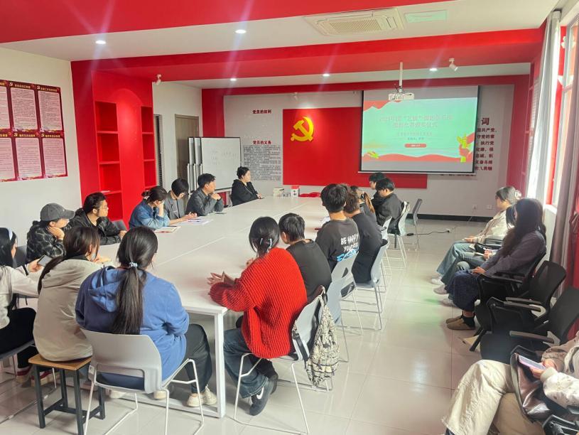 <strong>“定格瞬间 艺路同行” ——“艺镜”摄影俱乐部2024年优秀作品颁奖暨2025年度工作会议</strong>