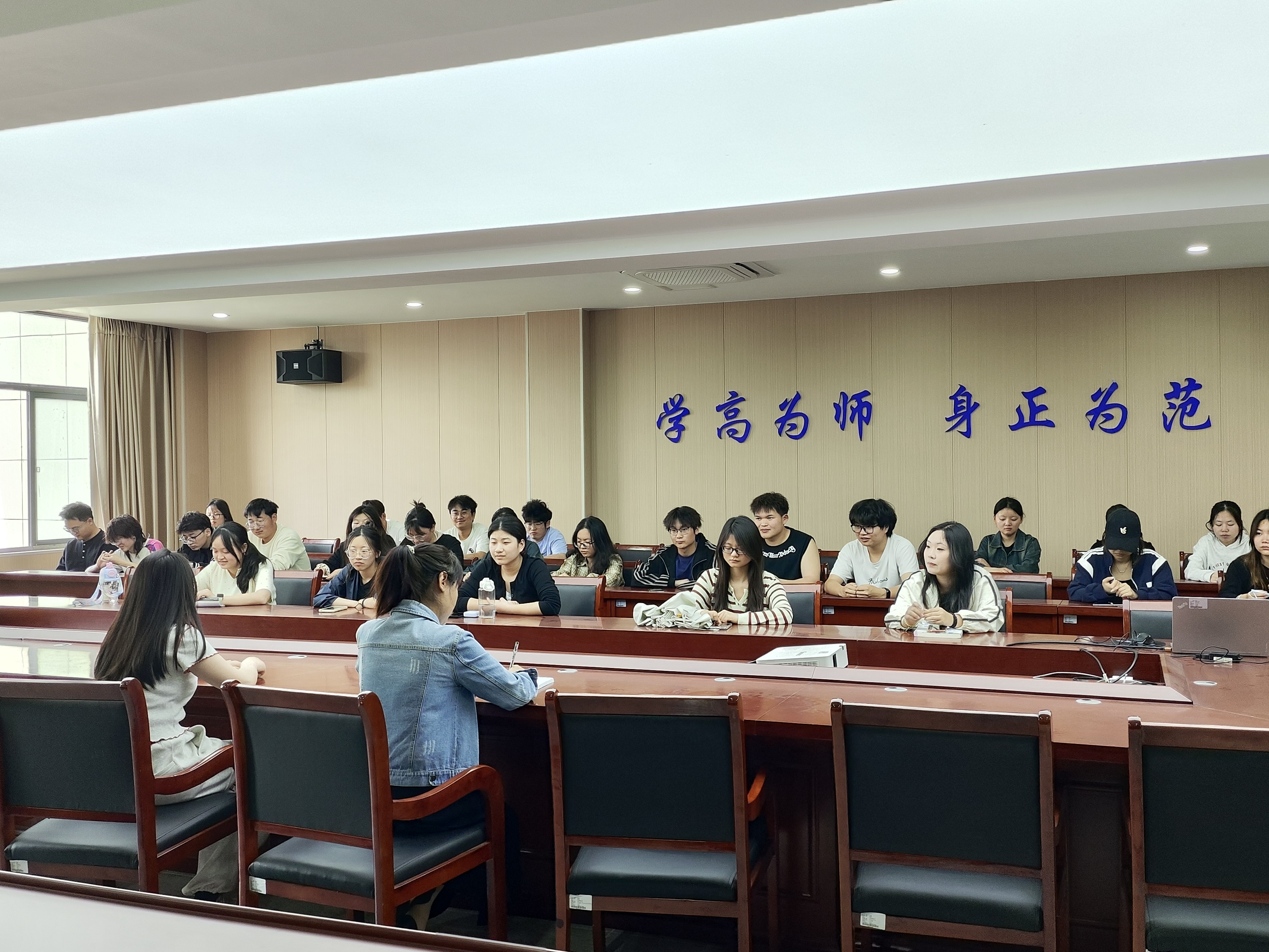 <strong>锚定专业方向  共赴成长征程 ——土木工程学院2023级给排水闻天班召开主题班会</strong>