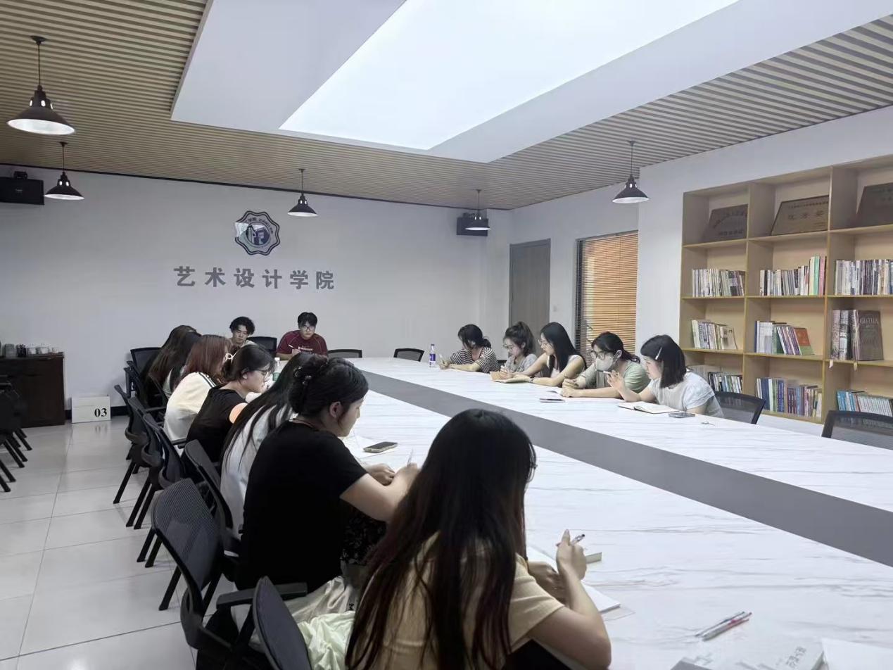 <strong>艺术设计学院学生志愿团队圆满完成2025级迎新工作</strong>