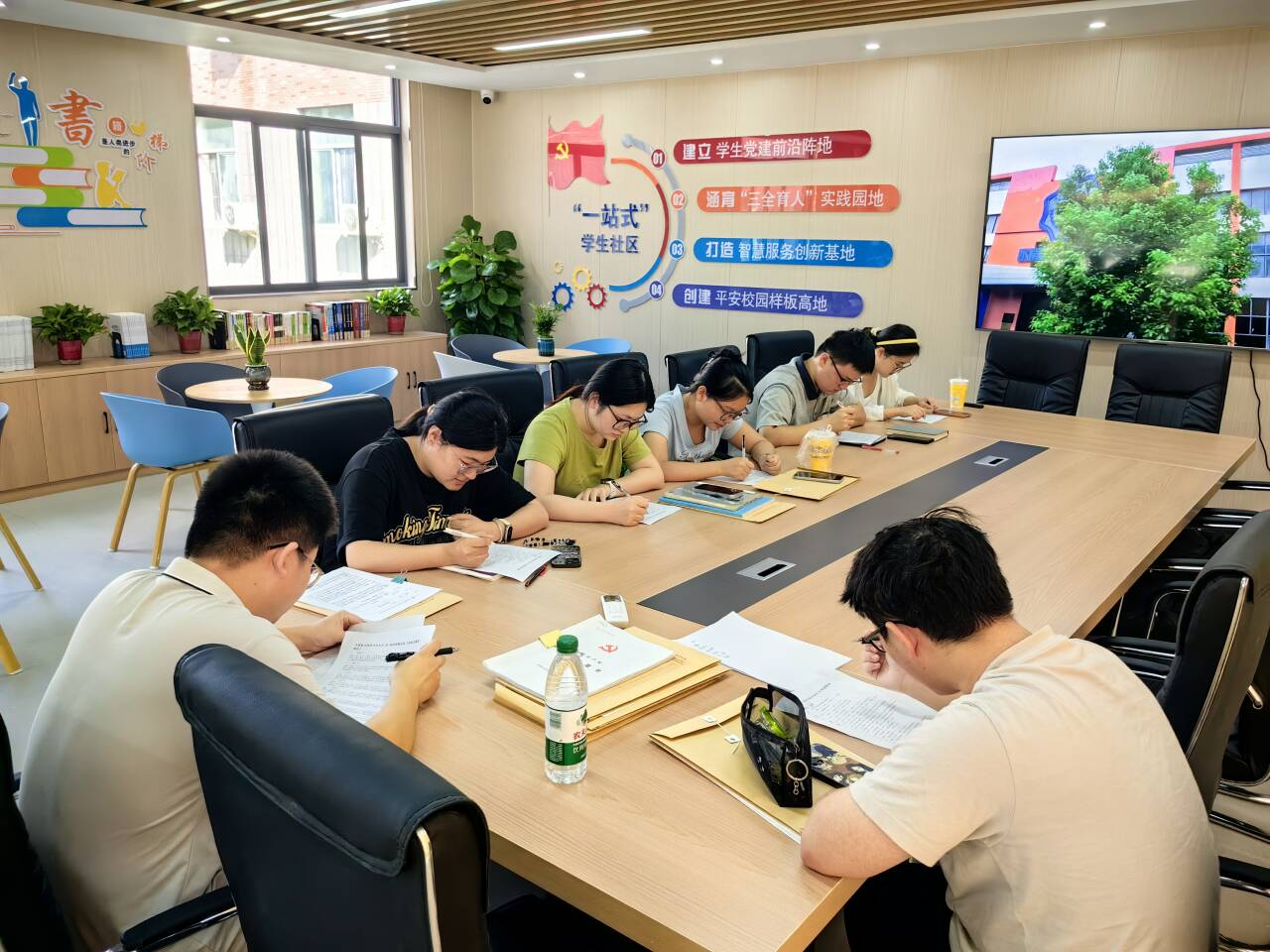 <strong>铭记抗战历史 汲取奋进力量—财经学院学生第一党支部主题党日活动</strong>