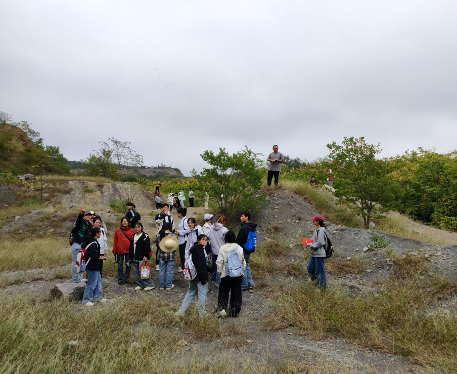 <strong>以青春之姿丈量山河大地 ——土木工程学院2023级地质工程专业开展地质测绘实习活动</strong>