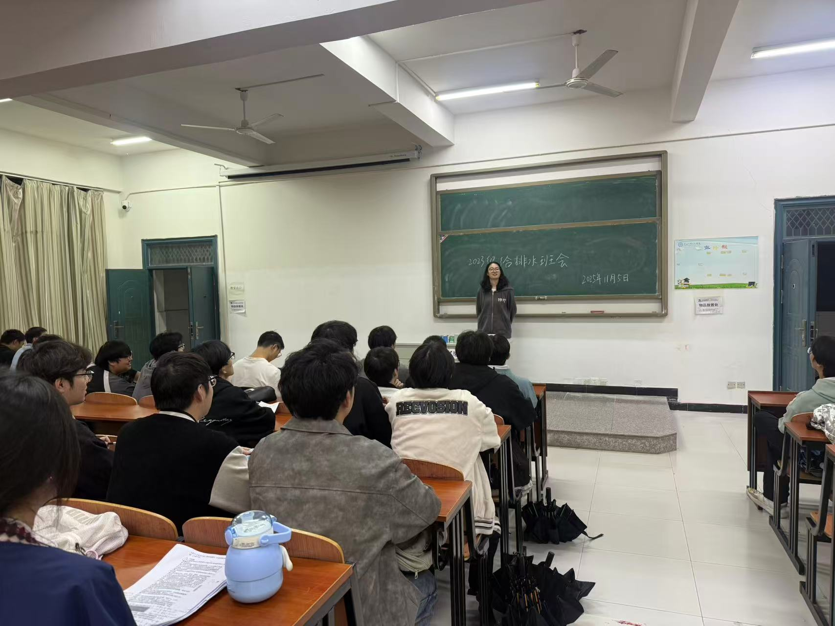 <strong>土木工程学院2023级给排水科学与工程专业召开期末备考主题班会</strong>