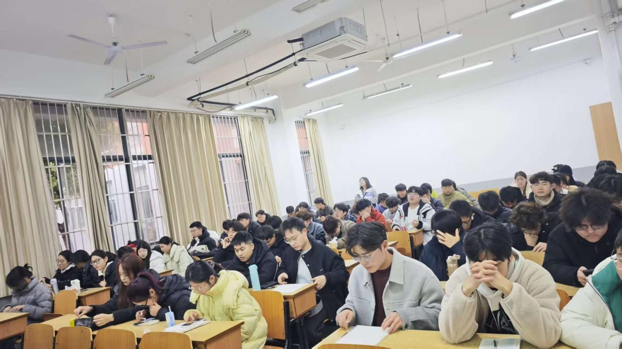 燃情新学期，暖心助启航——电气与信息工程学院开展查课查寝活力行动