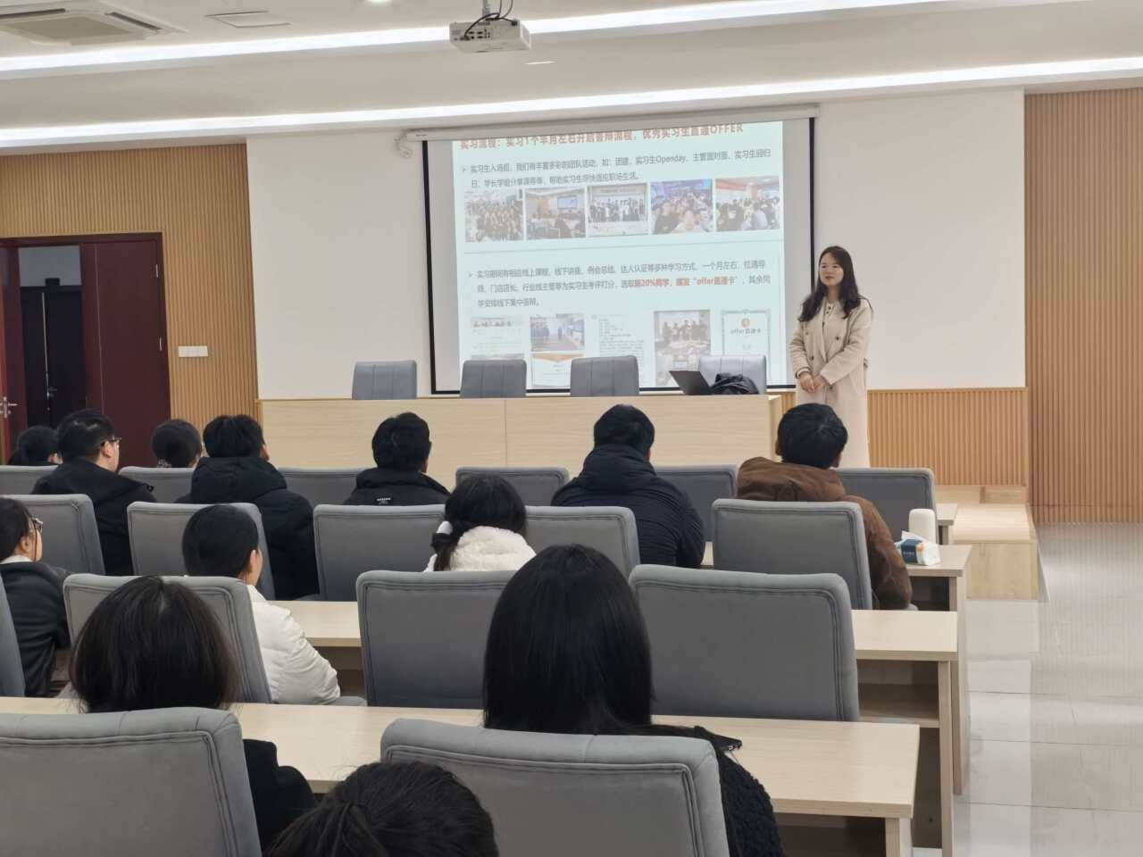 <strong>管理学院举办深圳慧通商务有限公司专场招聘宣讲会</strong>