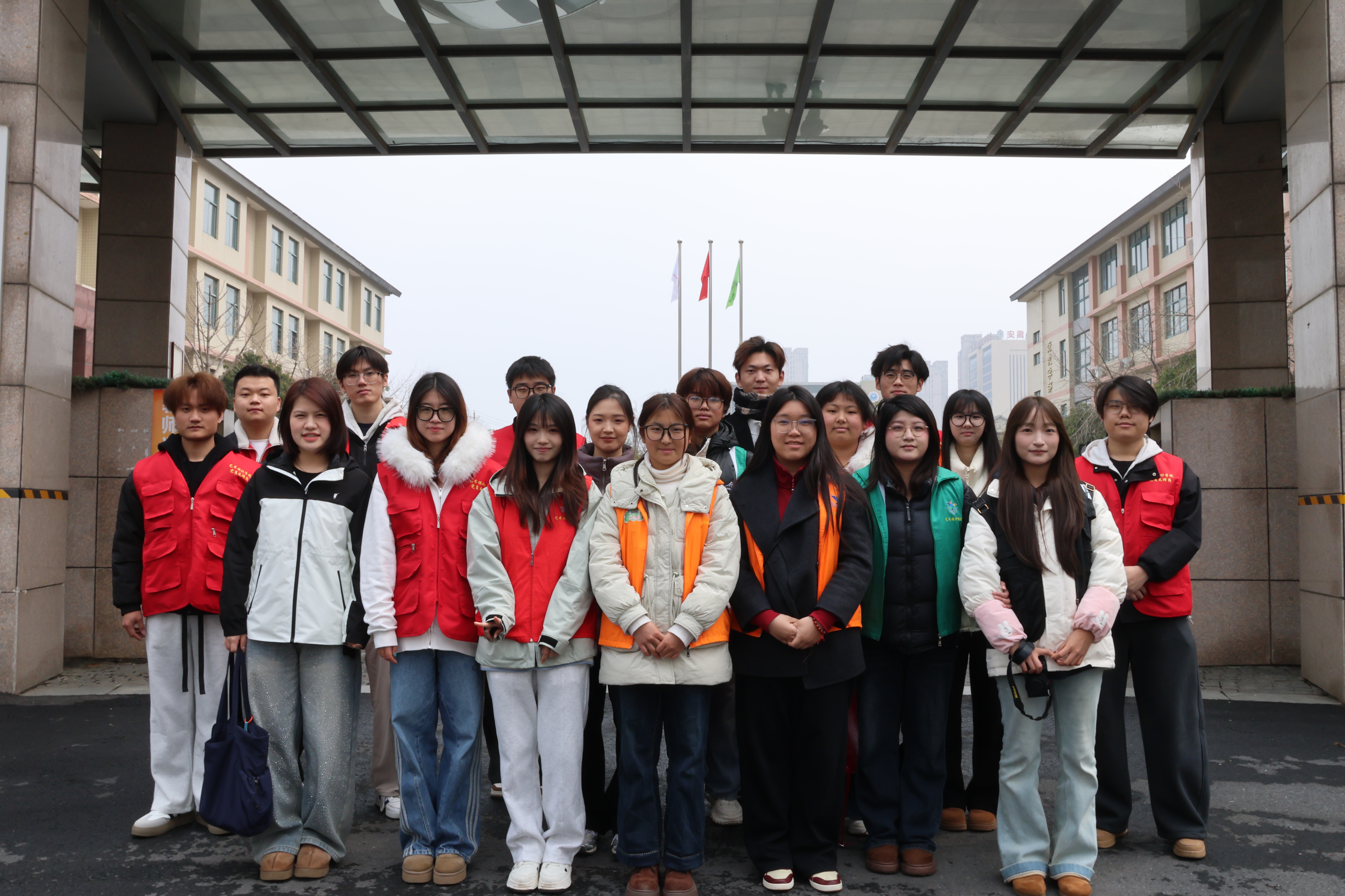 <strong>艺润童心传薪火 雷锋精神伴成长——艺术设计学院赴马鞍山特殊教育学校开展学雷锋志愿服务活动</strong>